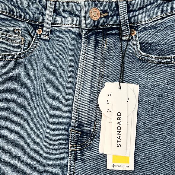 Strativarius Mom Slim Fit Denim Jeans Blue Light Wash Zip Fly Size 4 90's NWT - Picture 5 of 16